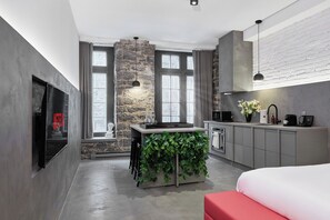 1 bedroom, iron/ironing board, travel crib, WiFi