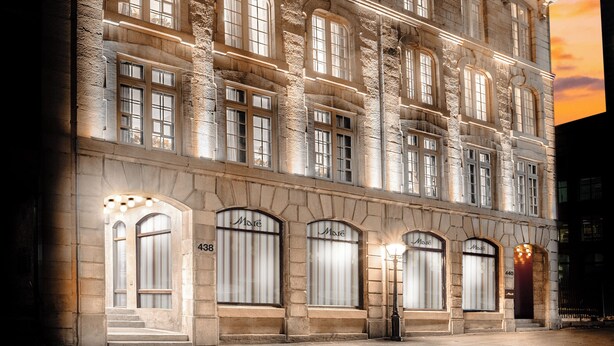 A historic building with multiple arched windows and a prominent entrance. - PREMIUM LOFT | The Signature (Montréal)