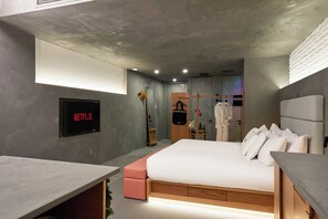 1 bedroom, iron/ironing board, travel cot, WiFi