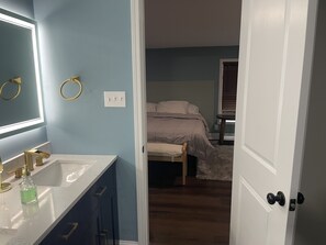 4 bedrooms, iron/ironing board, travel cot, WiFi - Beautiful Serenity on 1.26 acres 20 min from Downtown  (Amelia)