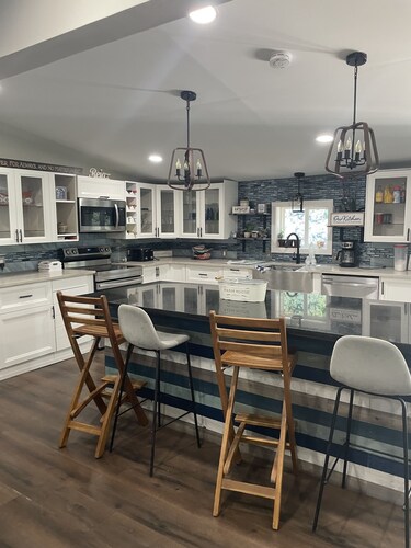 Beautiful Serenity on 1.26 acres 20 min from Downtown 