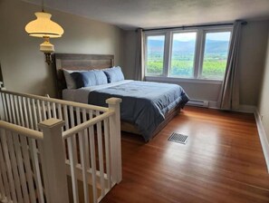 3 chambres, bureau, fer et planche à repasser, accès au Wi-Fi (inclus)