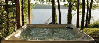 Seneca Lake Waterfront Cottage with Hot Tub on Finger Lakes Wine Trail