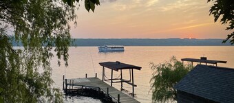 Seneca Lake Waterfront Cottage with Hot Tub on Finger Lakes Wine Trail
