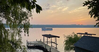 Seneca Lake Waterfront Cottage with Hot Tub on Finger Lakes Wine Trail