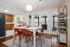 Dining - Seneca Lake Waterfront Cottage with Hot Tub on Finger Lakes Wine Trail (Burdett)