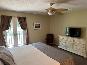 3 bedrooms, iron/ironing board, WiFi, bed sheets - Beautiful 3 bed / 2 bath home near Lake Sumter w/ cart, 2 bikes and wi-fi! (The Villages)