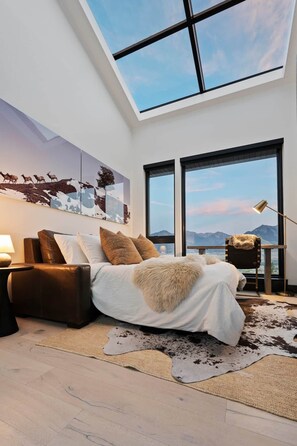 4 bedrooms, desk, iron/ironing board, free WiFi