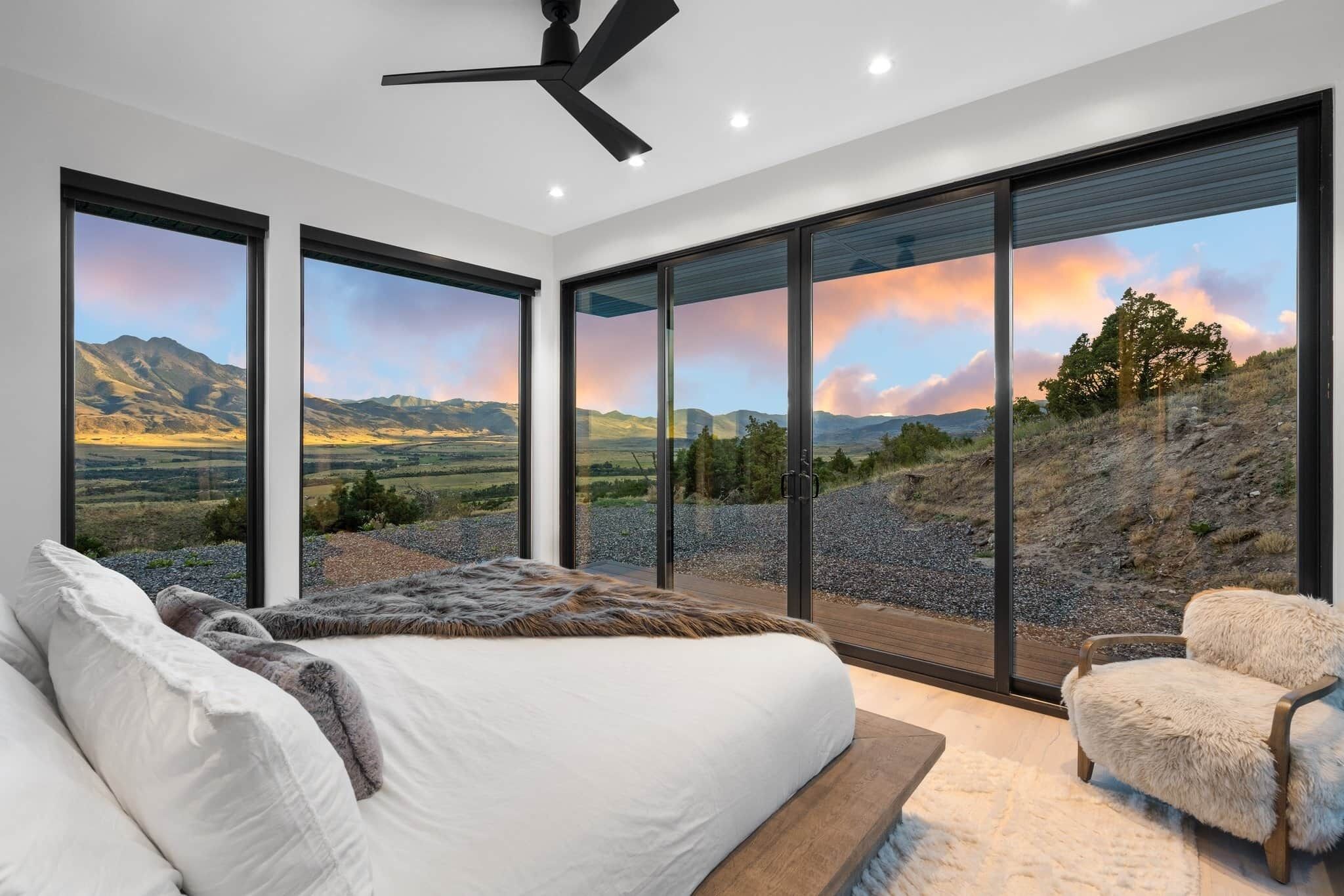 4 makuuhuonetta, työpöytä, silitysrauta/-lauta, ilmainen Wi-Fi