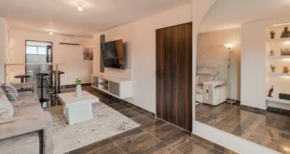 Comfortable 2 BR Smart home w A/C, Great Location