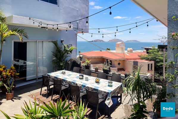 Outdoor dining - Cerro de la Neveria (Mazatlán)