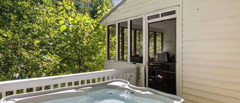 Tina de hidromasaje al aire libre