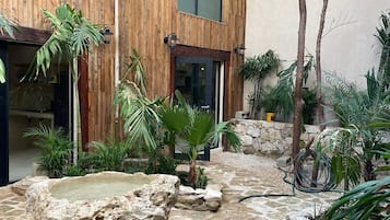1 bedroom, individually decorated, individually furnished
