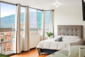Room - 18th floor penthouse loft Amazing view in Laureles
 (Medellín)
