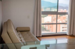 Living area - 18th floor penthouse loft Amazing view in Laureles
 (Medellín)
