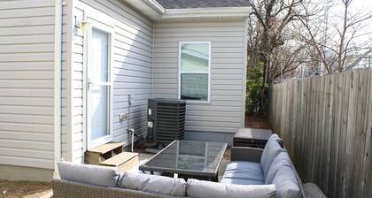 House w/Water Views of Rock Creek 2BA 2BA Cottage