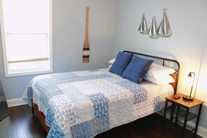 2 bedrooms, desk, iron/ironing board, WiFi