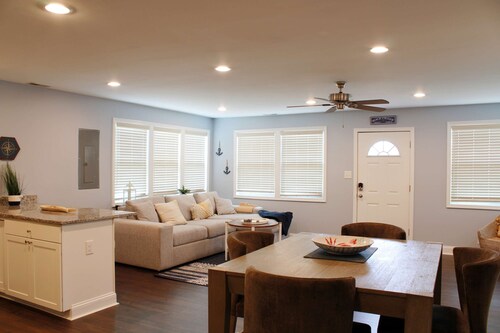 Pet Friendly Water View Cottage