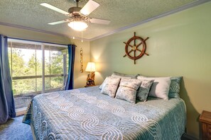 3 bedrooms, desk, iron/ironing board, Internet - < 1 Mi to Port of Alsea: Inviting Gem w/ Hot Tub (Waldport)