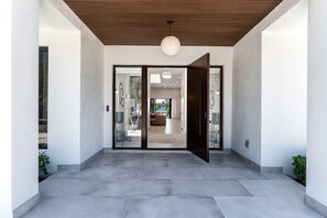 Interior - Modern Waterfront Paradise with Heated Pool - Near the Beach & Aventura Mall! (Miami)