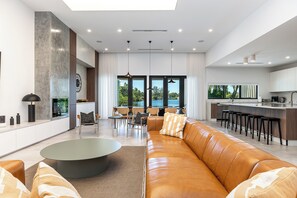 Älytelevisio, stereot, työhuone