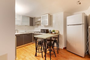 Fridge, microwave, oven, dishwasher