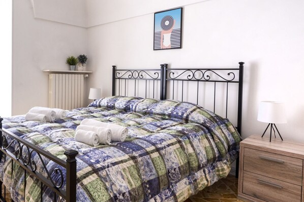 2 quartos, ferros/tábuas de passar roupa, Wi-Fi, roupa de cama