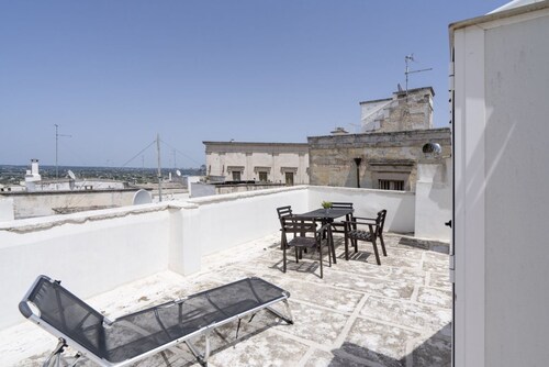 Vico II Apt with terrace one step away from Piazza Roma