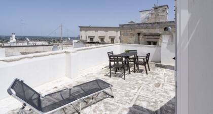 Vico II Apt with terrace one step away from Piazza Roma