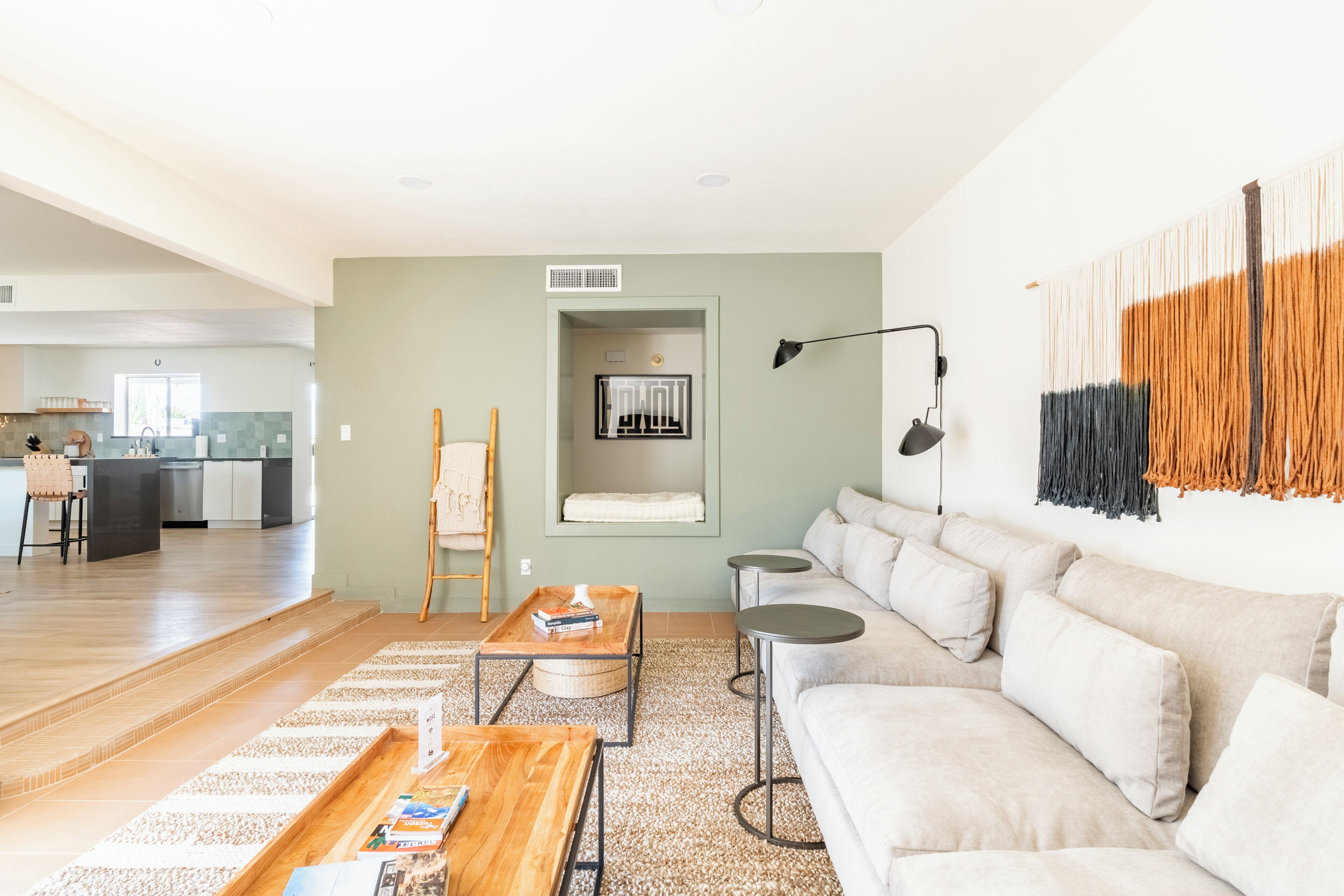 Smart TV, fireplace, books, stereo