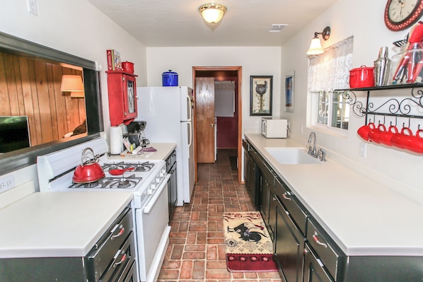 Basic Cabin | Private kitchen - 3 Little Bears Cabin (Big Bear Lake)