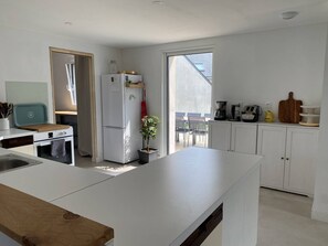 Réfrigérateur, micro-ondes, four, lave-vaisselle