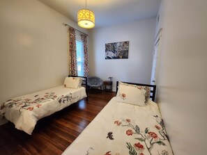 3 bedrooms, desk, iron/ironing board, free WiFi