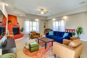 TV, fireplace, stereo - Pet-Friendly Albuquerque Vacation Escape! (Albuquerque)