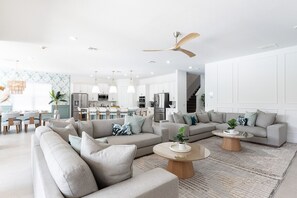 TV, fireplace, ping pong - Glamorous Getaway With Themed Bedrooms at Reunion (Kissimmee)