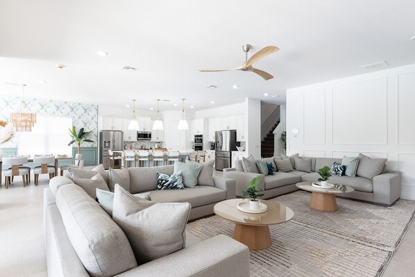 TV, fireplace, ping pong - Glamorous Getaway With Themed Bedrooms at Reunion (Kissimmee)