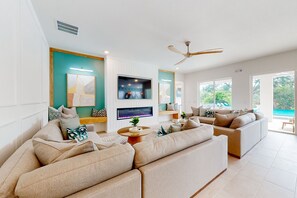 Téléviseur, foyer, table de ping-pong