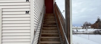 Beautifully furnished 2 bed 1 bath apartment in central location.
Sleeps 5