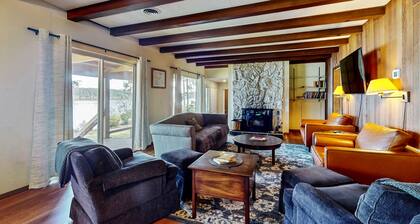 Tranquil home with large deck, wooded views, & direct access to the Puget Sound