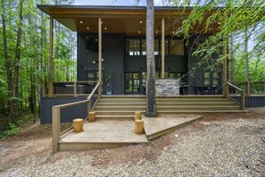 Exterior - Fortune Cookie - Large Back Deck, Hot Tub, Fire Pit ,EV Charger (Broken Bow)