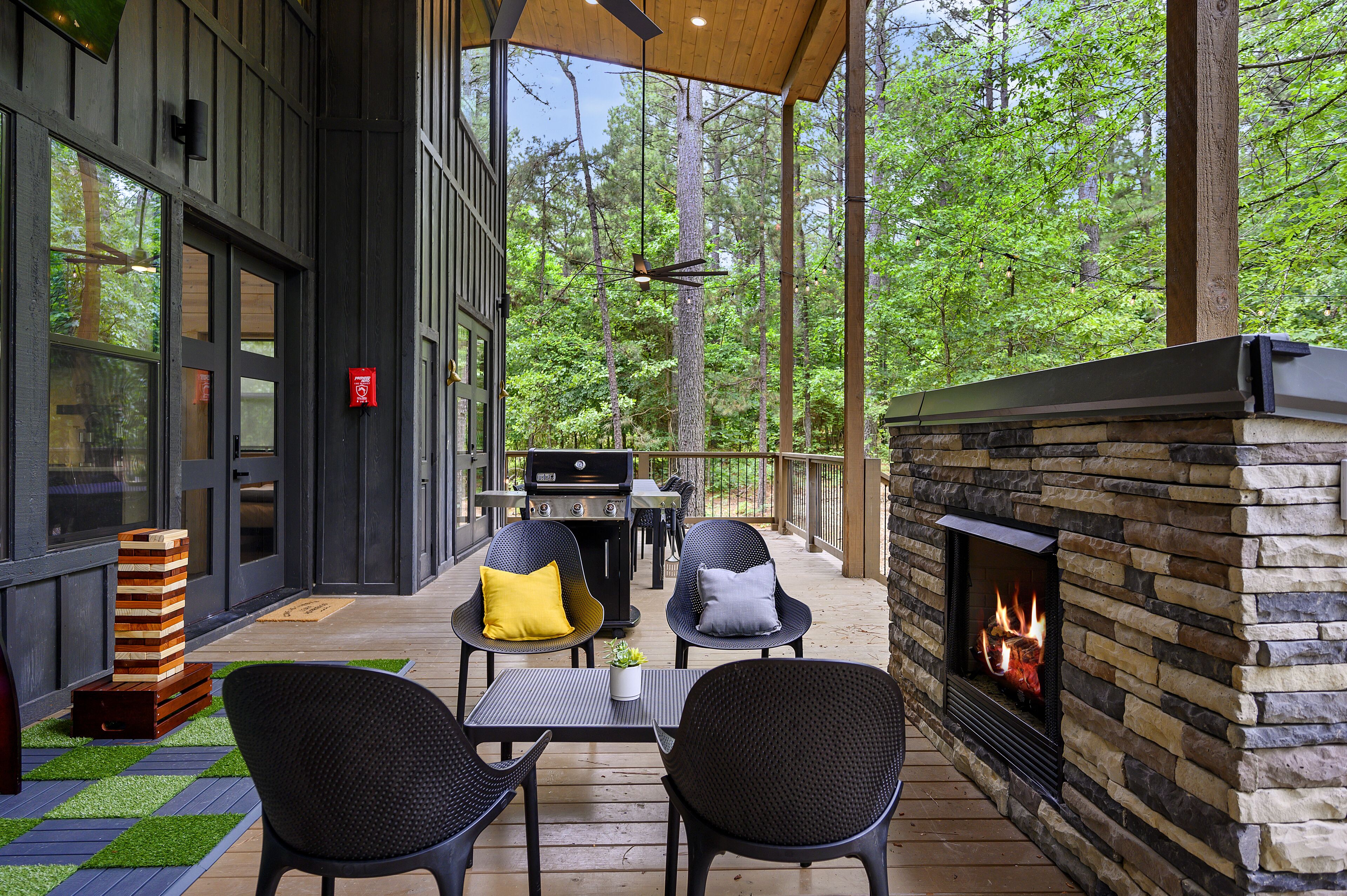 Fortune Cookie - Large Back Deck, Hot Tub, Fire Pit ,EV Charger