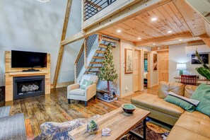 TV, video games - Black Bear Shack and Sauna - Beech Mountain modern A Frame, sauna (Beech Mountain)