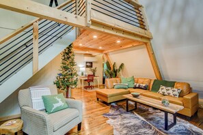 TV, video games - Black Bear Shack and Sauna - Beech Mountain modern A Frame, sauna (Beech Mountain)