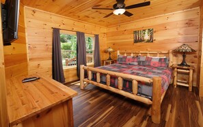 5 bedrooms, free WiFi, bed sheets - Eagles View 2.0 - Gorgeous Mountain Views, Hot Tub, Games, and More! (Gatlinburg)
