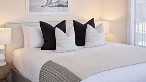 5 bedrooms, iron/ironing board, travel crib, WiFi (free) - Sirius (Kingscliff)