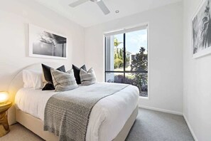 5 bedrooms, iron/ironing board, travel cot, free WiFi - Sirius (Kingscliff)