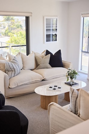 Smart TV, fireplace, video games, offices