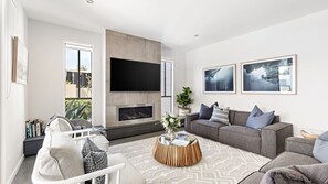 Smart TV, chimenea y videojuegos 