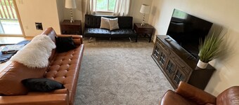 Gina’s 5th Avenue has the comforts of home.