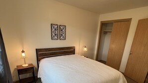 2 soverom, strykejern/-brett, reiseseng for barn og wi-fi (inkludert)